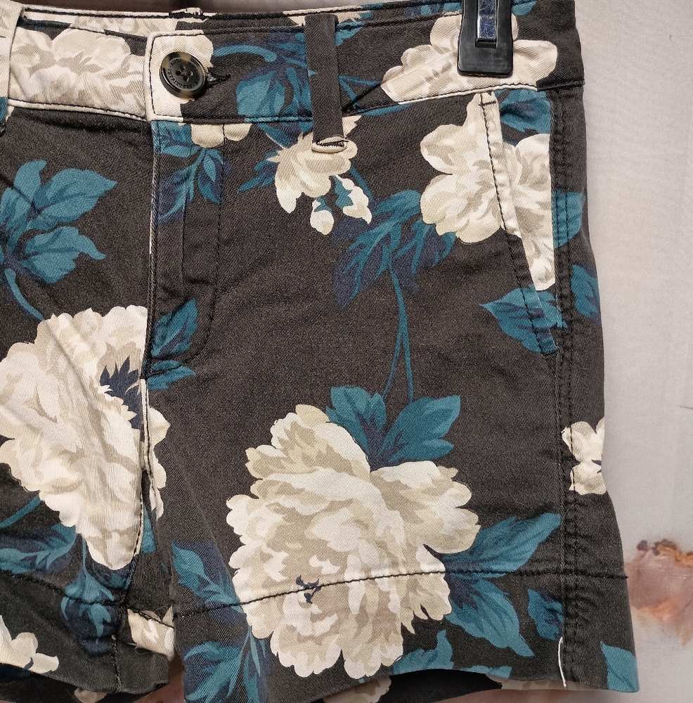 American‎ Eagle Floral Midi Shorts - Picture 2 of 6
